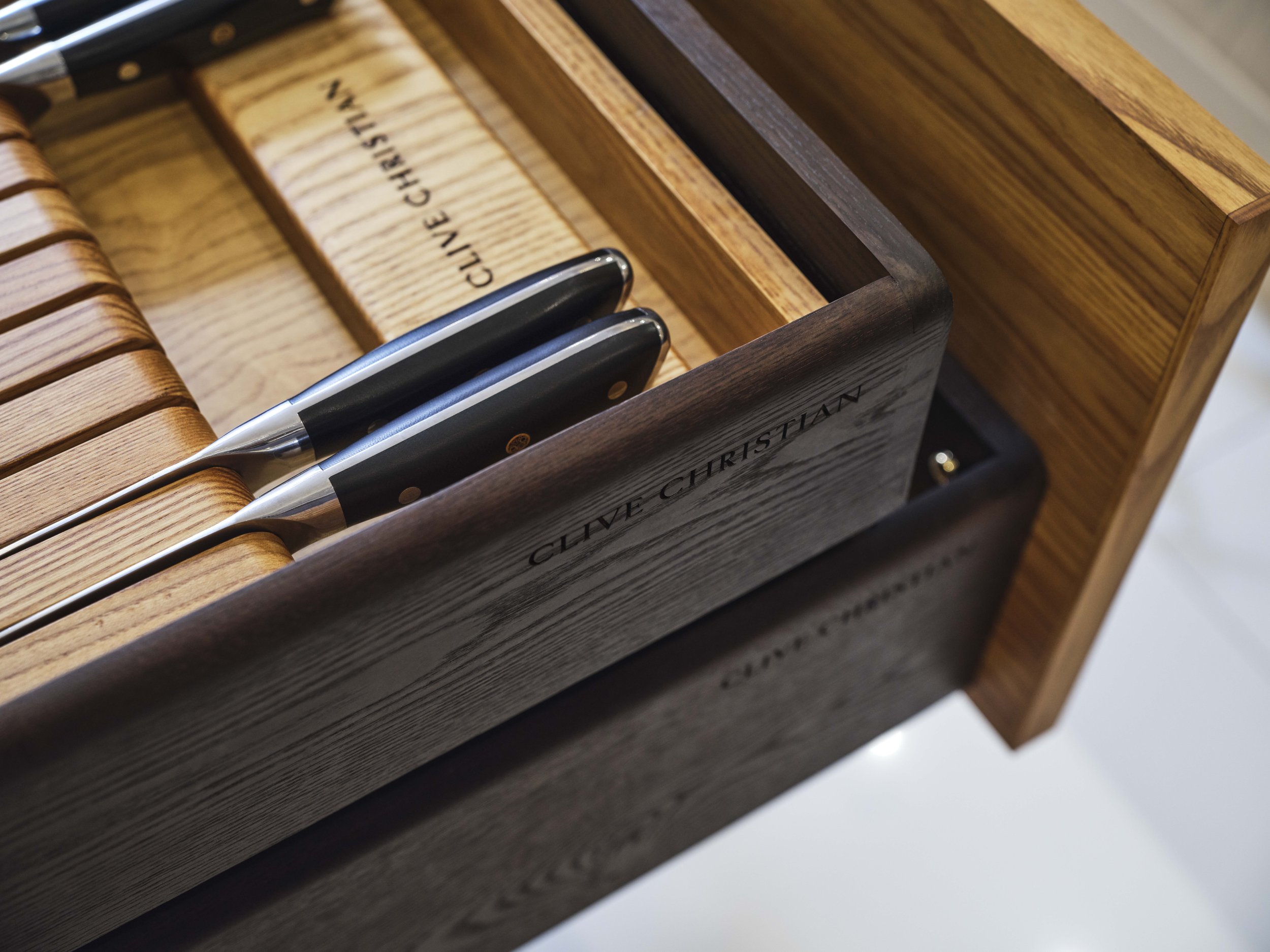 Contemporary-kitchen-knife-block-drawer